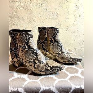 Michael by Michael Shannon Cardi skin boots, 8.5M, gorgeous condition, love them